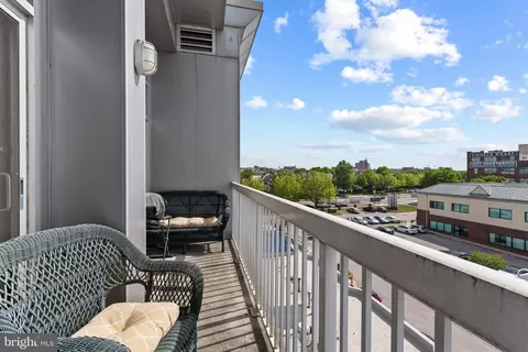 Exterior - 2772 Lighthouse Pt E #404, Baltimore, MD 21224 photo 3 of 3
