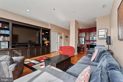 Living - 2772 Lighthouse Pt E #404, Baltimore, MD 21224 photo 5 of 5