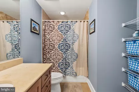 Bath - 2772 Lighthouse Pt E #404, Baltimore, MD 21224 photo 3 of 3