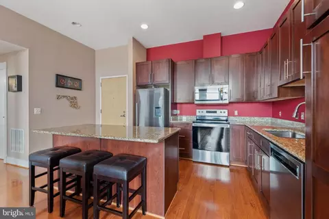 Kitchen - 2772 Lighthouse Pt E #404, Baltimore, MD 21224 photo 6 of 8