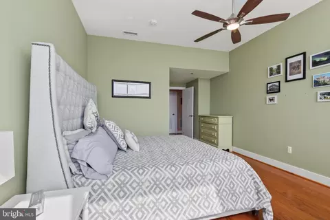 Bedroom - 2772 Lighthouse Pt E #404, Baltimore, MD 21224 photo 5 of 6