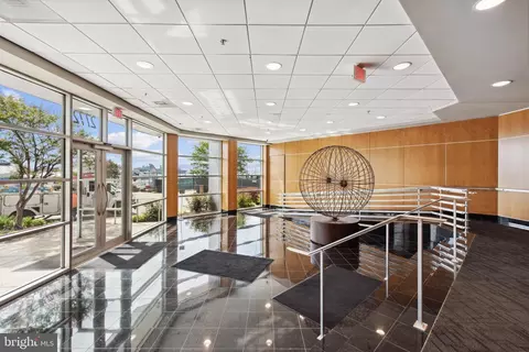 Entry Way - 2772 Lighthouse Pt E #404, Baltimore, MD 21224 photo 1 of 3