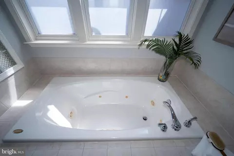 Bath - 1229 Riverside Ave, Baltimore, MD 21230 photo 7 of 8