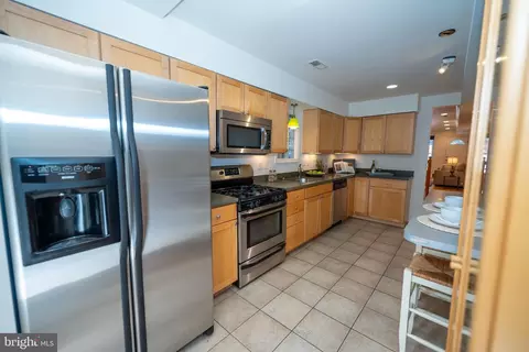 Entry Way - 1229 Riverside Ave, Baltimore, MD 21230 photo 3 of 5