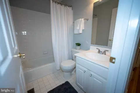 Bath - 1229 Riverside Ave, Baltimore, MD 21230 photo 2 of 8