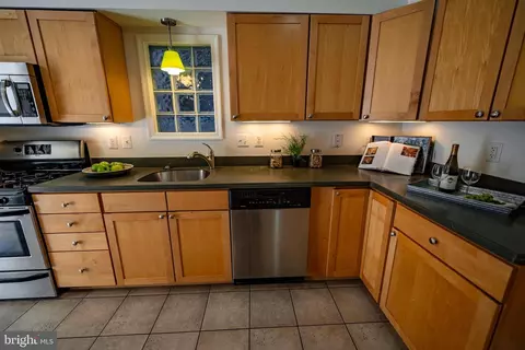 Kitchen - 1229 Riverside Ave, Baltimore, MD 21230 photo 4 of 5