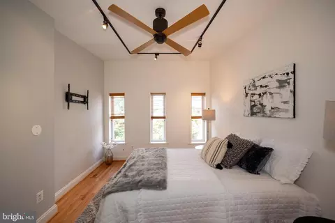 Bedroom - 1229 Riverside Ave, Baltimore, MD 21230 photo 4 of 5