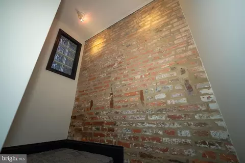 Entry Way - 1229 Riverside Ave, Baltimore, MD 21230 photo 4 of 5