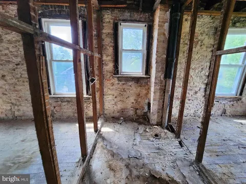 Entry Way - 2 N Ashburton St, Baltimore, MD 21223 photo 6 of 7