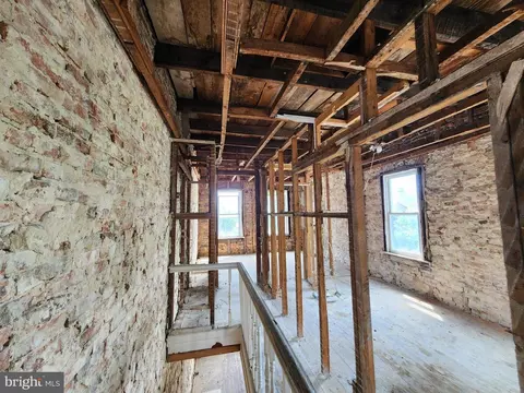 Entry Way - 2 N Ashburton St, Baltimore, MD 21223 photo 5 of 7