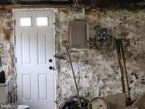 Entry Way - 2 N Ashburton St, Baltimore, MD 21223 photo 3 of 7