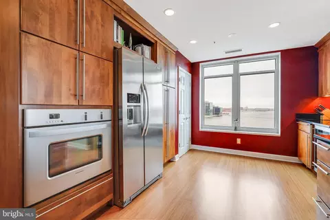 Kitchen - 100 Harborview Dr #802, Baltimore, MD 21230 photo 6 of 8