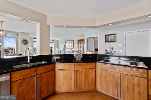 Kitchen - 100 Harborview Dr #802, Baltimore, MD 21230 photo 5 of 8