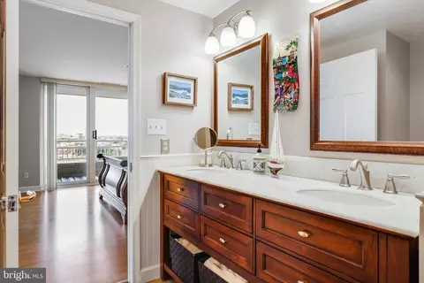 Bath - 100 Harborview Dr #802, Baltimore, MD 21230 photo 2 of 5