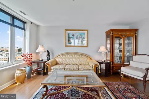 Living - 100 Harborview Dr #802, Baltimore, MD 21230 photo 1 of 2