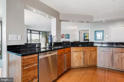 Kitchen - 100 Harborview Dr #802, Baltimore, MD 21230 photo 4 of 8