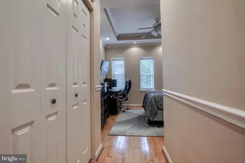 Entry Way - 724 S Luzerne Ave, Baltimore, MD 21224 photo 3 of 4