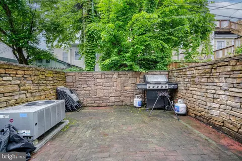 Exterior - 724 S Luzerne Ave, Baltimore, MD 21224 photo 2 of 2