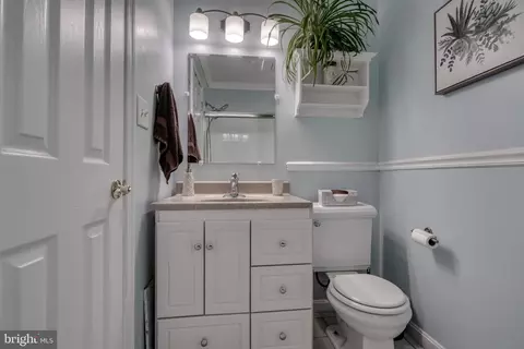 Bath - 724 S Luzerne Ave, Baltimore, MD 21224 photo 3 of 4