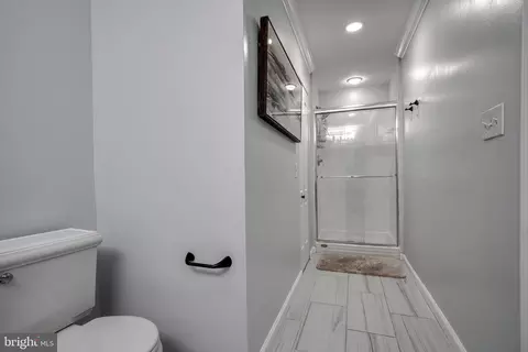 Entry Way - 724 S Luzerne Ave, Baltimore, MD 21224 photo 4 of 4