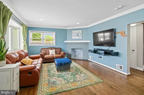 Living - 413 S Wickham Rd, Baltimore, MD 21229 photo 1 of 1