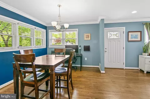 Entry Way - 413 S Wickham Rd, Baltimore, MD 21229 photo 1 of 2
