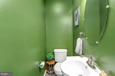 Bath - 413 S Wickham Rd, Baltimore, MD 21229 photo 2 of 2