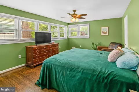Bedroom - 413 S Wickham Rd, Baltimore, MD 21229 photo 2 of 4