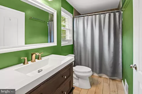 Bath - 413 S Wickham Rd, Baltimore, MD 21229 photo 1 of 2