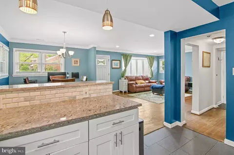 Entry Way - 413 S Wickham Rd, Baltimore, MD 21229 photo 2 of 2