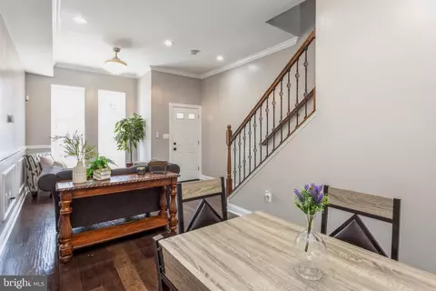 Entry Way - 1730 E Oliver St, Baltimore, MD 21213 photo 4 of 14