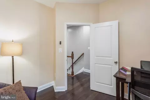 Entry Way - 1730 E Oliver St, Baltimore, MD 21213 photo 11 of 14
