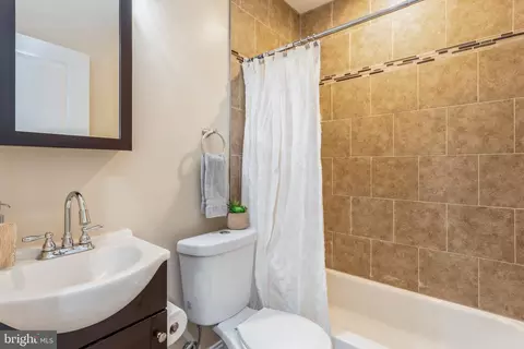 Bath - 1730 E Oliver St, Baltimore, MD 21213 photo 4 of 4