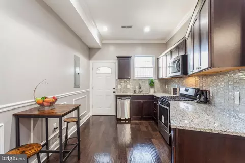 Entry Way - 1730 E Oliver St, Baltimore, MD 21213 photo 8 of 14