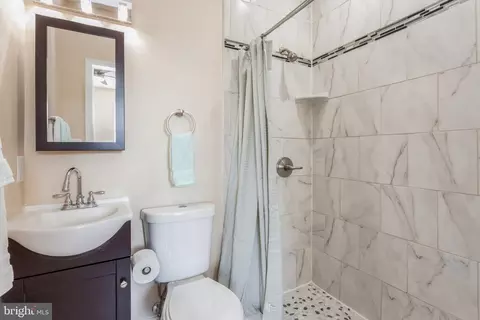 Bath - 1730 E Oliver St, Baltimore, MD 21213 photo 2 of 4