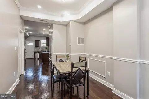 Entry Way - 1730 E Oliver St, Baltimore, MD 21213 photo 5 of 14
