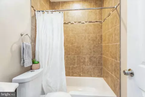 Bath - 1730 E Oliver St, Baltimore, MD 21213 photo 3 of 4