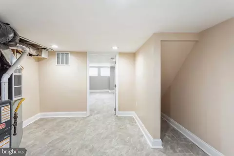 Entry Way - 1730 E Oliver St, Baltimore, MD 21213 photo 13 of 14