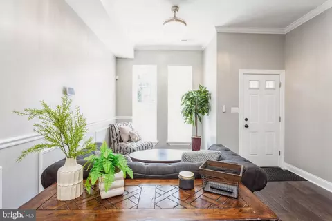 Entry Way - 1730 E Oliver St, Baltimore, MD 21213 photo 2 of 14