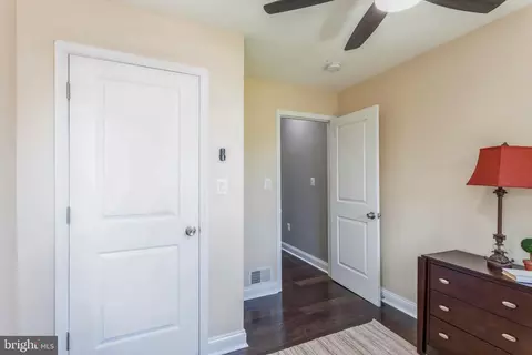 Entry Way - 1730 E Oliver St, Baltimore, MD 21213 photo 12 of 14