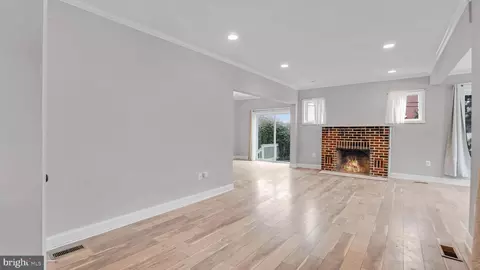 Living - 3113 Cedarhurst Rd, Baltimore, MD 21214 photo 2 of 4