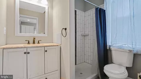 Bath - 3113 Cedarhurst Rd, Baltimore, MD 21214 photo 1 of 3