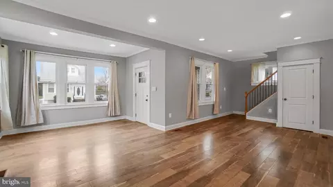 Entry Way - 3113 Cedarhurst Rd, Baltimore, MD 21214 photo 1 of 11