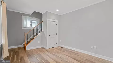 Entry Way - 3113 Cedarhurst Rd, Baltimore, MD 21214 photo 9 of 11