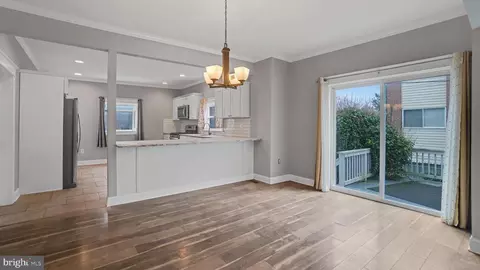 Entry Way - 3113 Cedarhurst Rd, Baltimore, MD 21214 photo 2 of 11