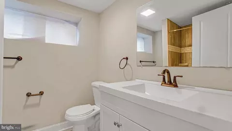 Bath - 3113 Cedarhurst Rd, Baltimore, MD 21214 photo 3 of 3
