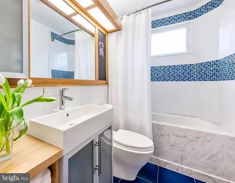 Bath - 1401 Belt St, Baltimore, MD 21230 photo 3 of 3