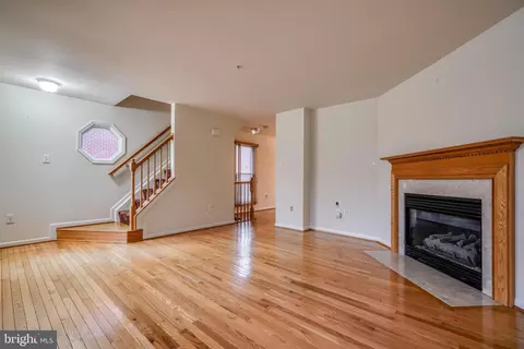 Living - 810 S Charles St, Baltimore, MD 21230 photo 3 of 6