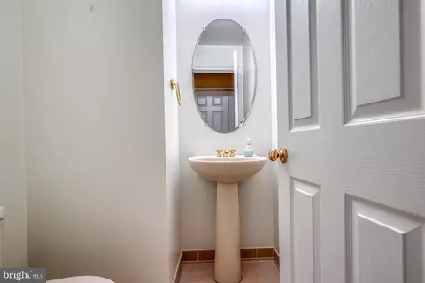 Entry Way - 810 S Charles St, Baltimore, MD 21230 photo 2 of 2