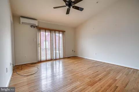 Living - 810 S Charles St, Baltimore, MD 21230 photo 5 of 6